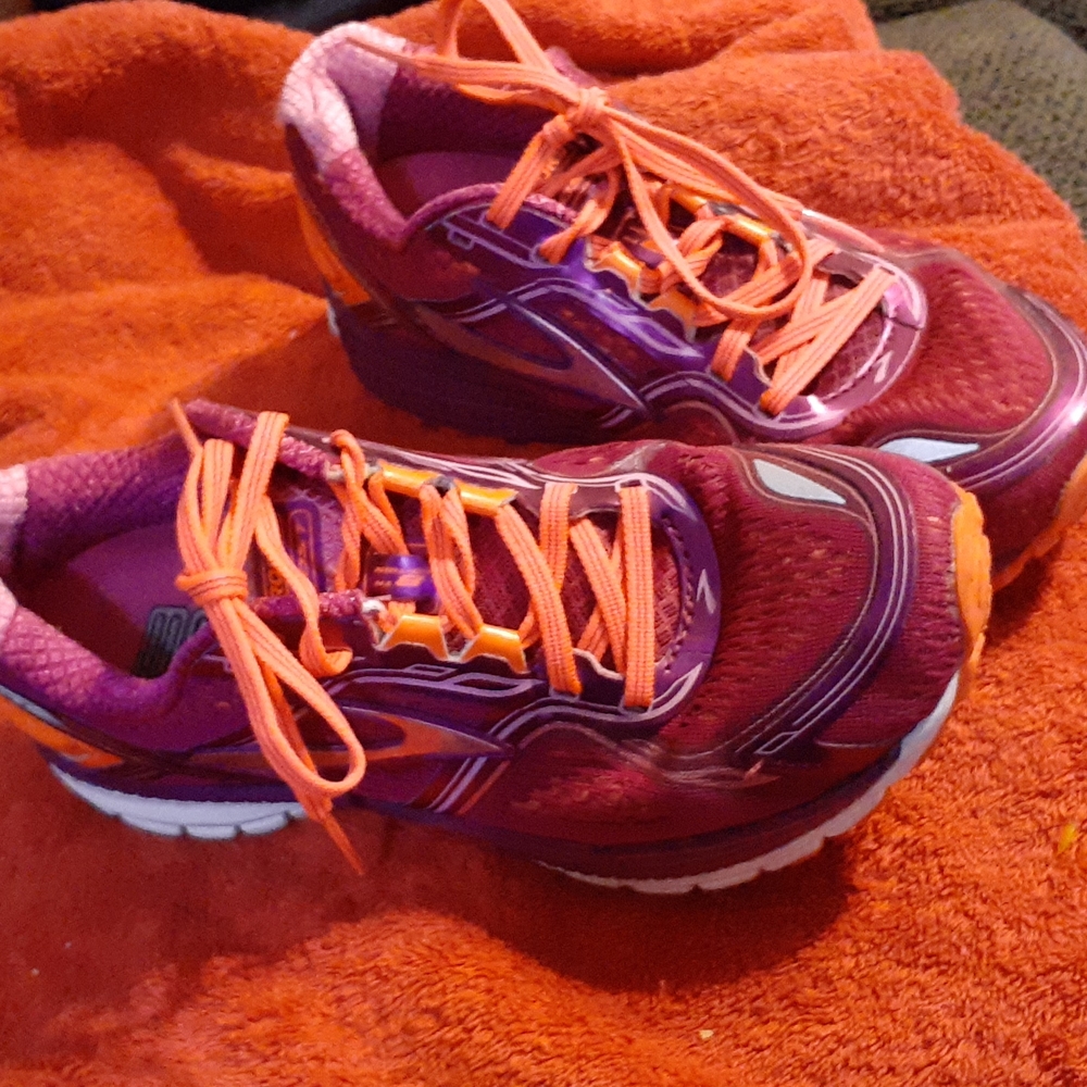 Brooks Ghost running tennis shoes